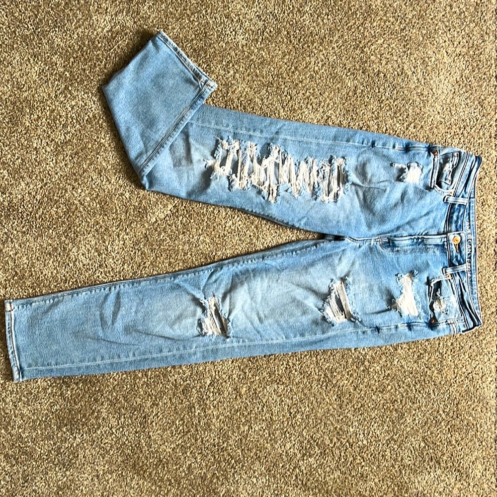 American Eagle, size 4 mom jeans. Light blue